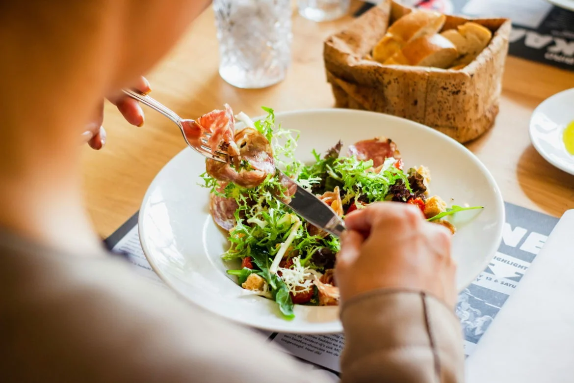 louis-hansel--9CjvlbUGhY-unsplash.jpg Healthy meal preparation